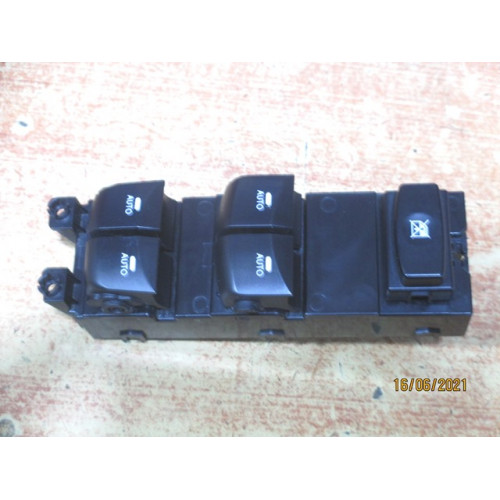 CAM AÇMA KUMANDA DÜĞMESİ SİVİÇ SOL ÖN GRUP HYUNDAİ İ30 2012-2016